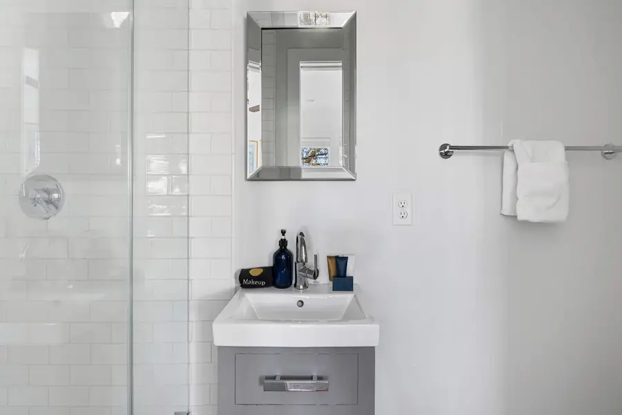 Bathroom 3: Walk-in Shower