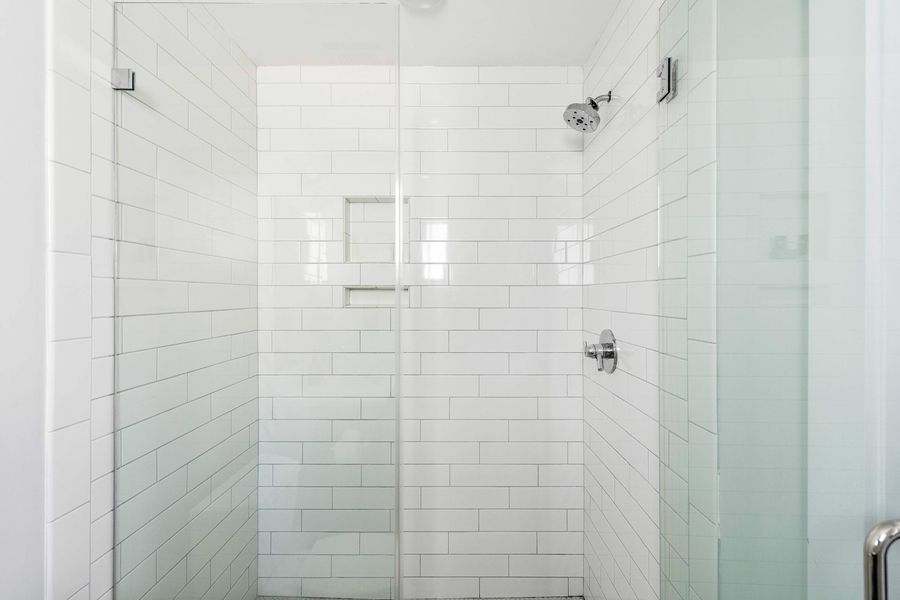 Bathroom 5: Full bathroom