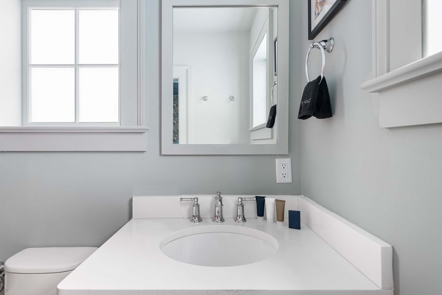 Bathroom 1: Full bathroom 
