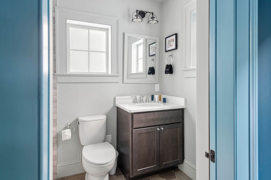 Bathroom 1: Full bathroom 