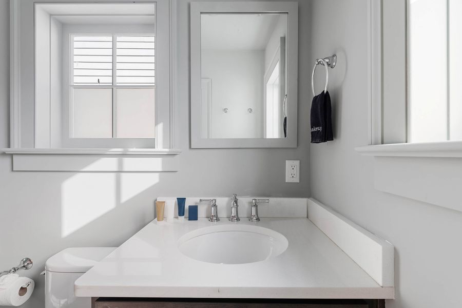 Bathroom 2: Full bathroom 