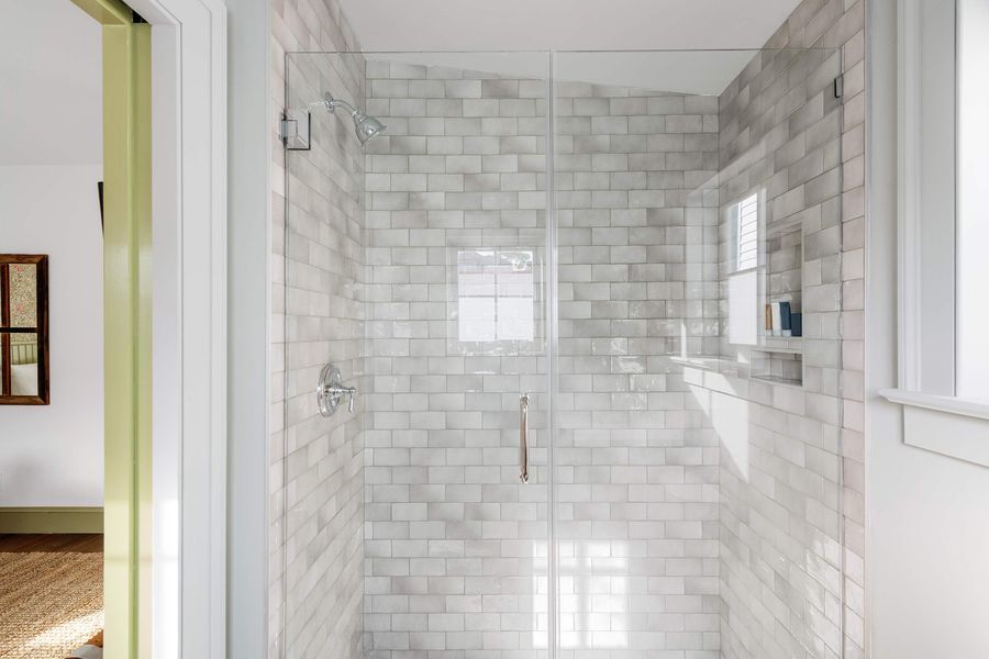 Bathroom 2: Full bathroom 