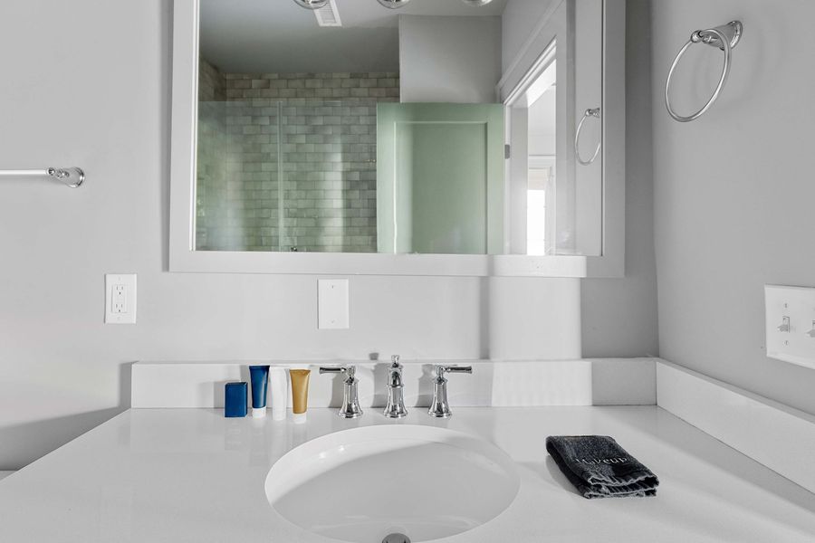Bathroom 3: Full bathroom 