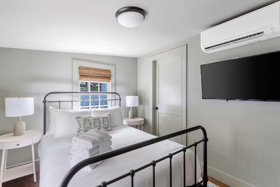 Bedroom 3: Double Bed + TV