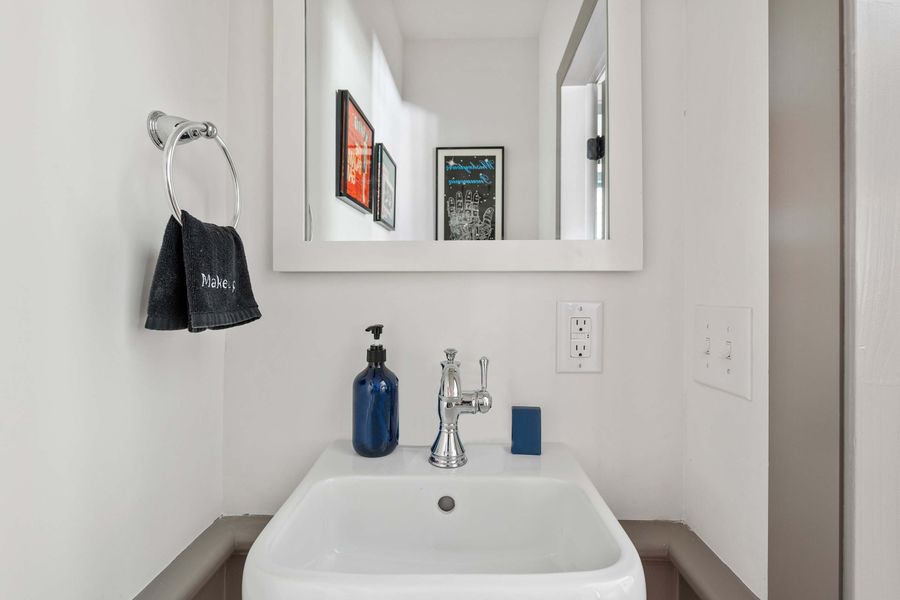 Single vanity