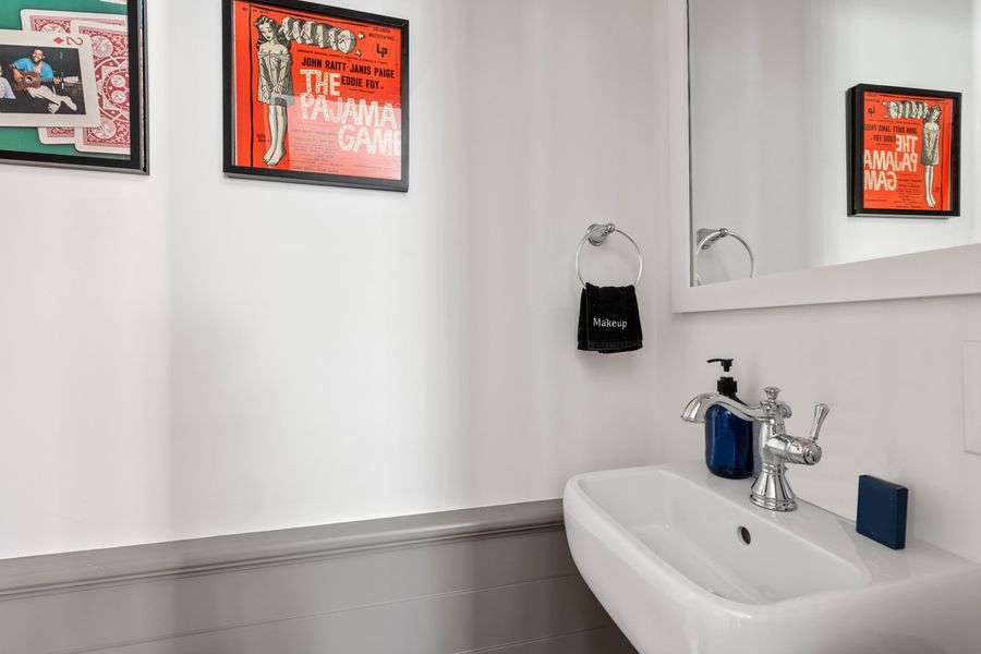 Single vanity