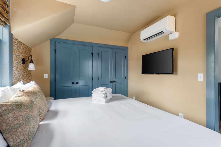 Bedroom 4: King Bed + TV