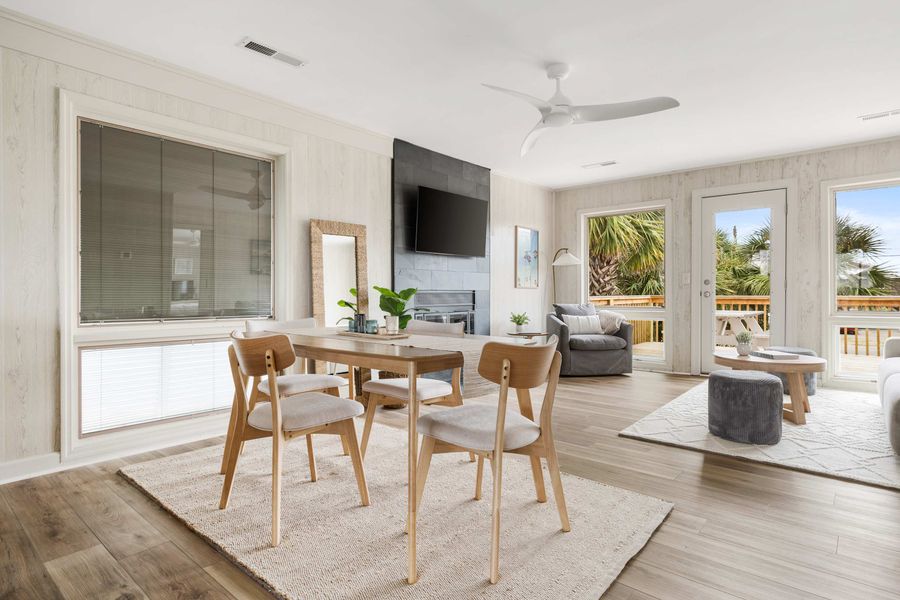 Dining table with additional seating at the kitchen island 