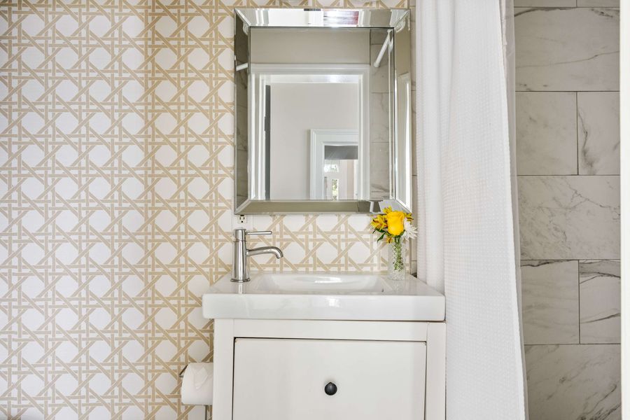 Bathroom 5: Walk-in Shower