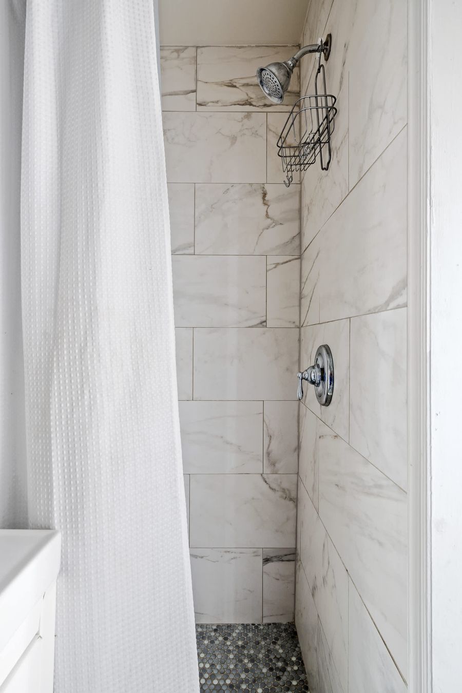 Bathroom 3: Walk-in Shower 