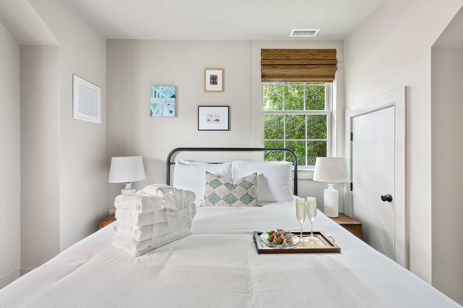 Bedroom 3: Queen Bed + TV
