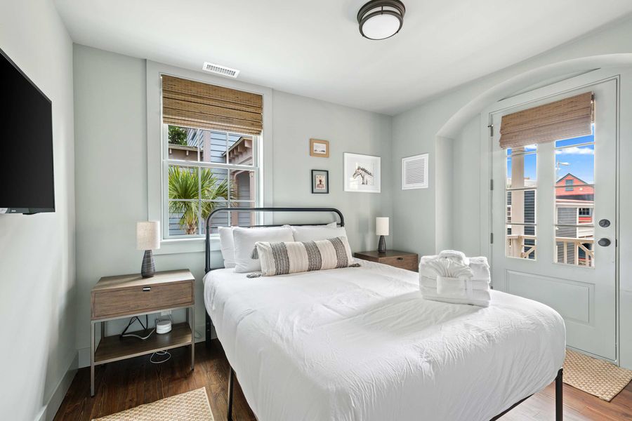 Bedroom 2: Queen Bed + TV