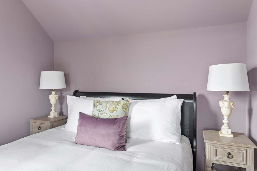 Bedroom 2: Queen Bed + TV