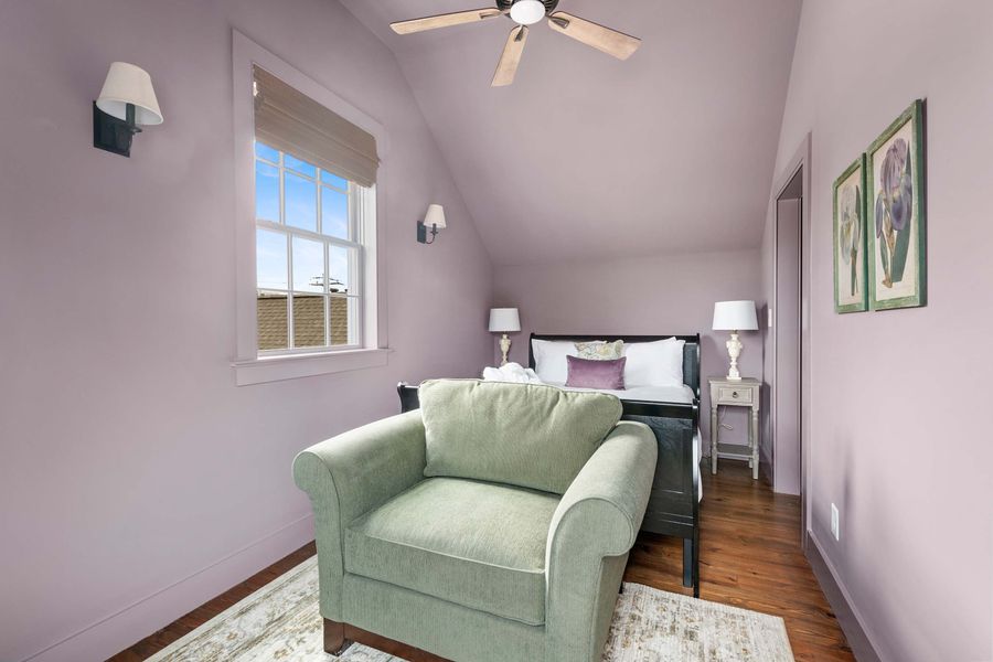 Bedroom 2: Queen Bed + TV