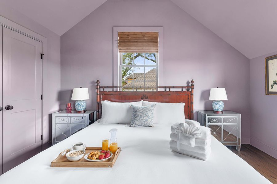Bedroom 3: Queen Bed + TV