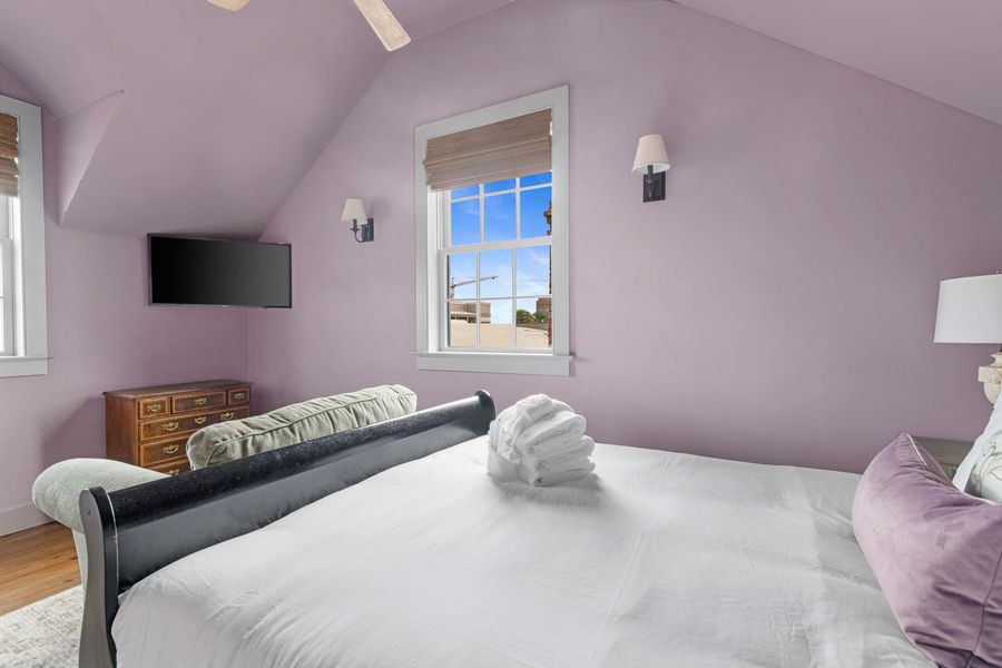 Bedroom 2: Queen Bed + TV
