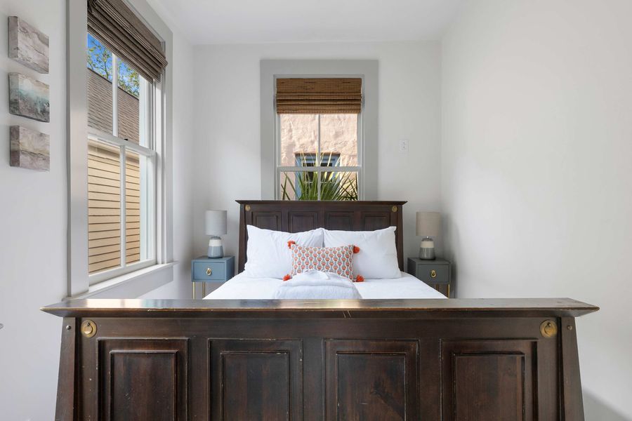 Bedroom 3: Queen Bed