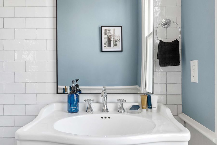 Bathroom 2: Full bathroom 