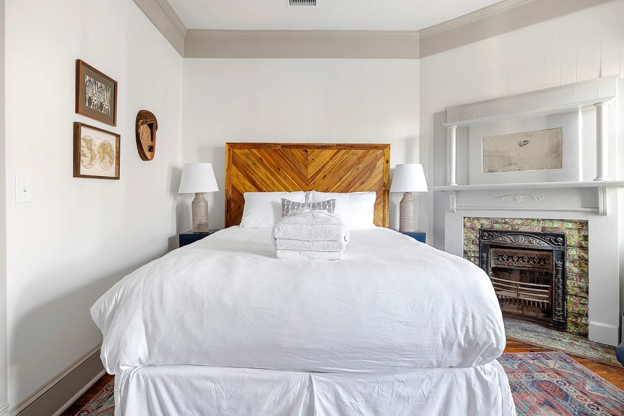 Bedroom 4: Queen Bed + TV