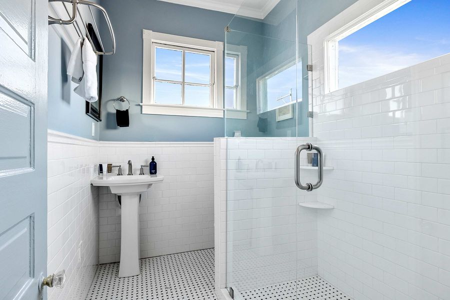 Bathroom 3: Walk-in Shower