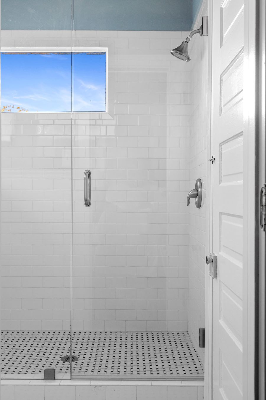 Bathroom 3: Walk-in Shower