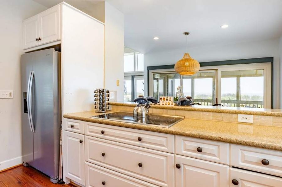 Modern, upgraded kitchen with everything you need!