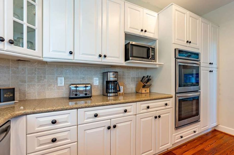 Modern, upgraded kitchen with everything you need!