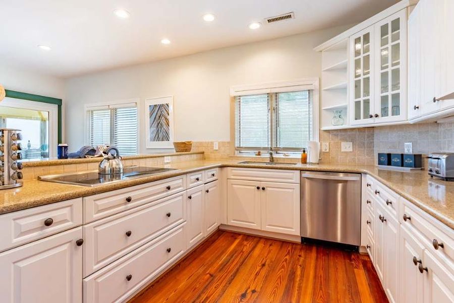 Modern, upgraded kitchen with everything you need!