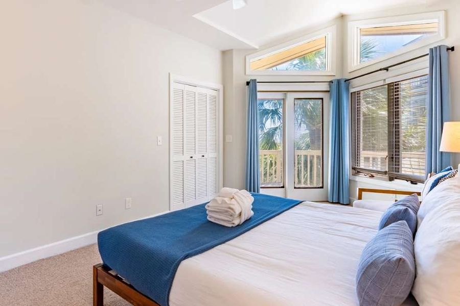 Bedroom 2: King Bed