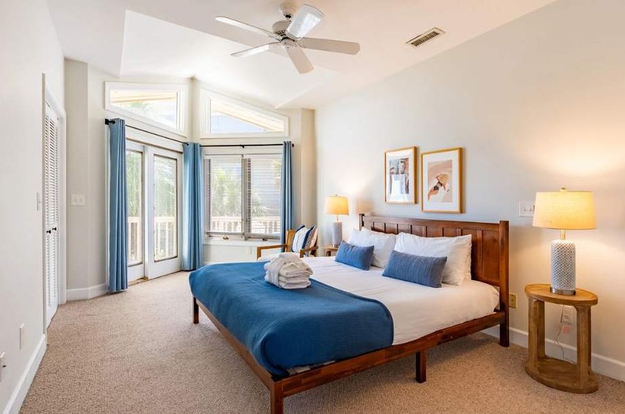King bed with large windows and gorgeous views!