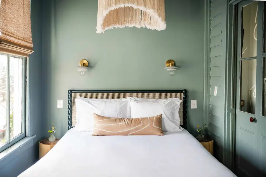 Bedroom 1: King Bed + Double Bed 