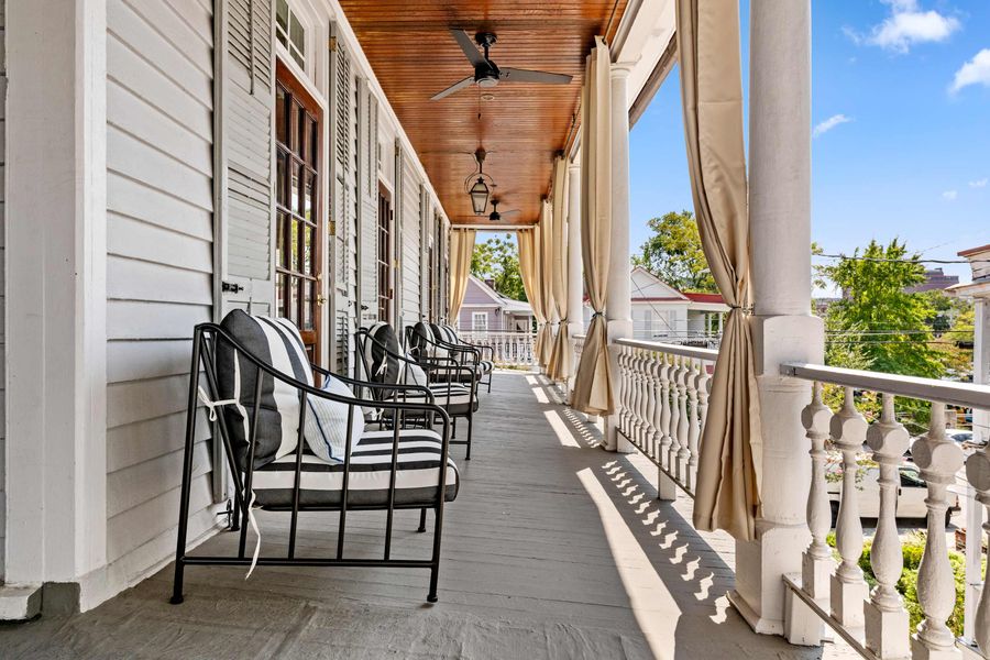 Spacious shared porch w/ seating!