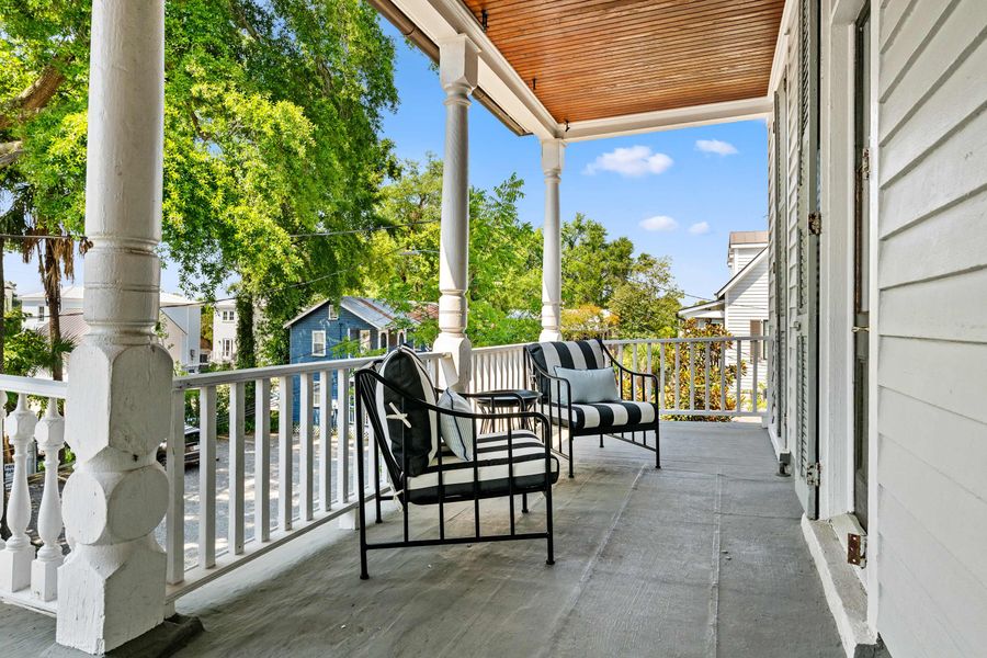 Spacious shared porch w/ seating!