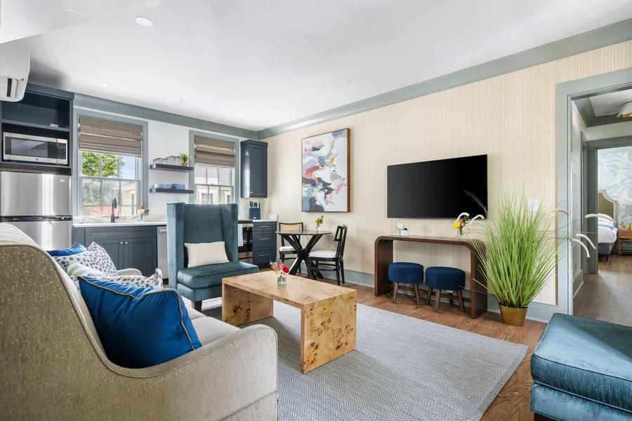 Living room 1 + pullout couch + TV