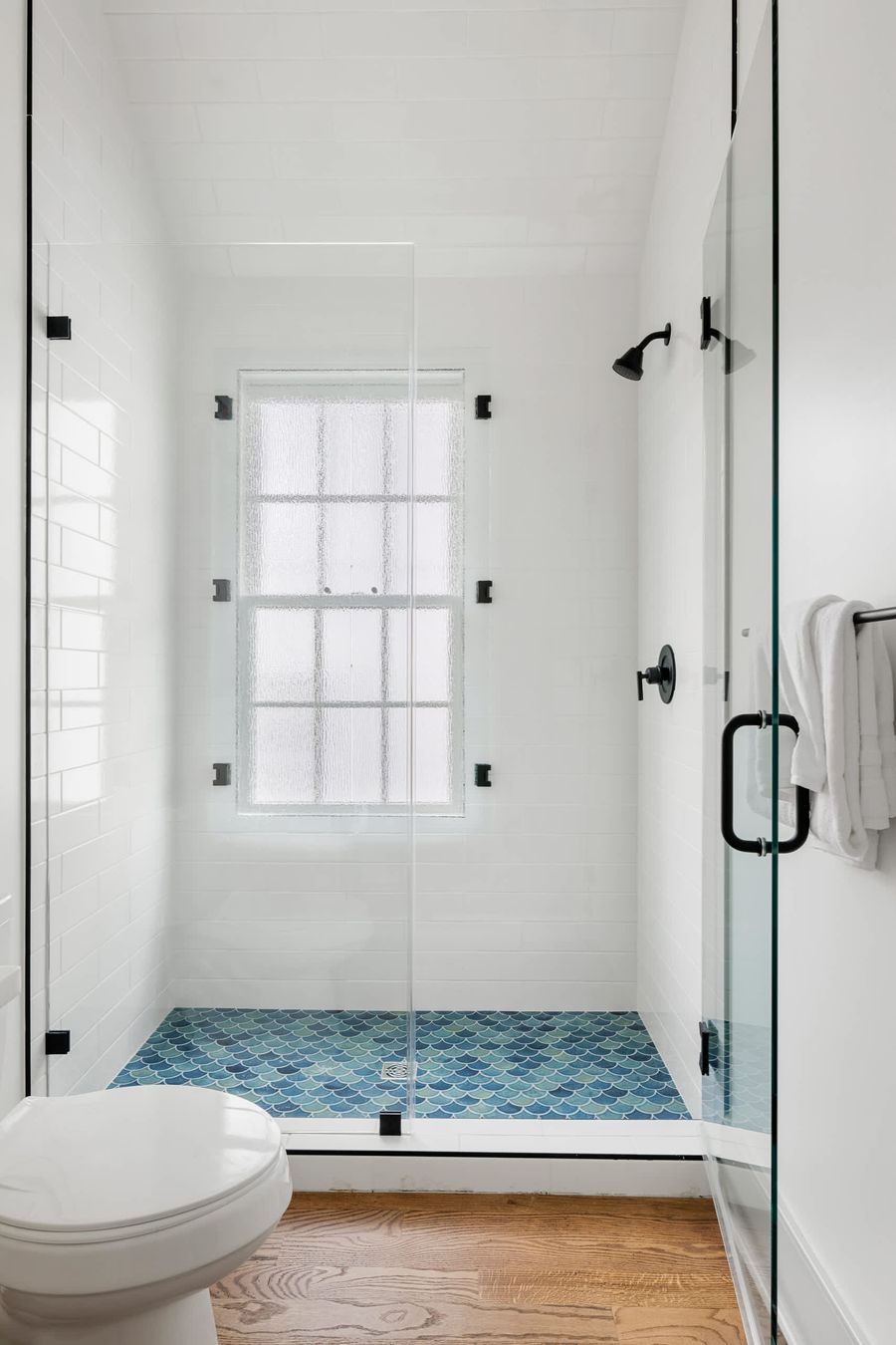 Bathroom 4: Walk-in shower