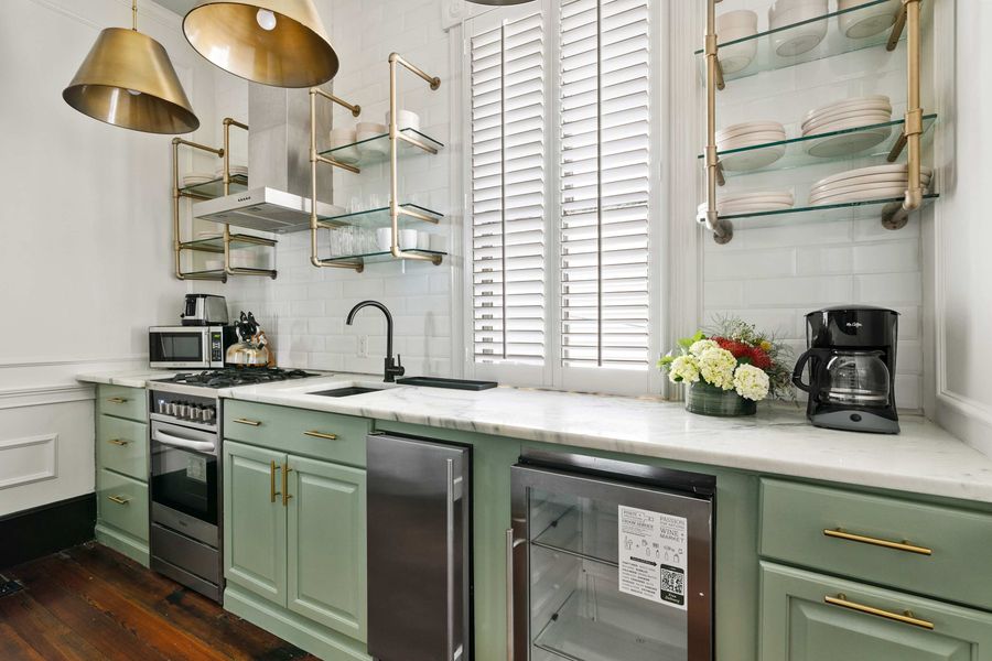 Fully equipped kitchen 1