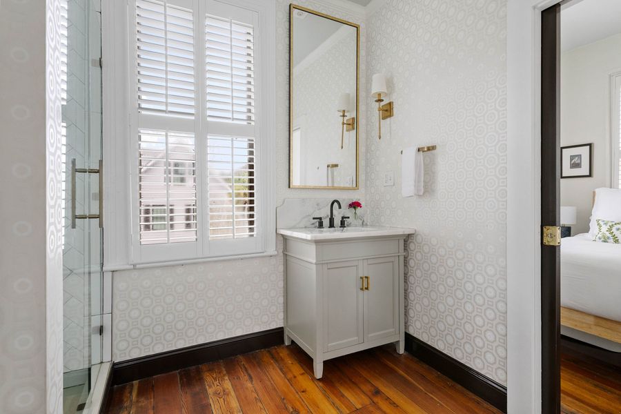 Bathroom 4: Walk-in shower