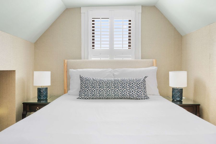 Bedroom 9: Full Bed