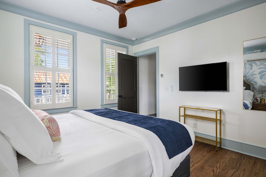 Bedroom 15: King Bed + En suite + TV