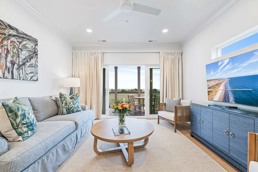 Spacious living room with a pull out sofa!