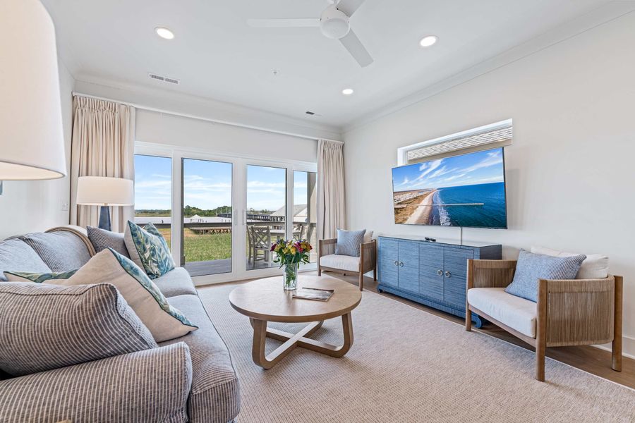 Living room + TV + ceiling fan