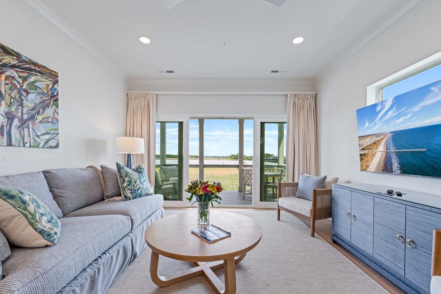 Living room + TV + ceiling fan