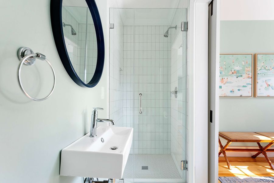 Bathroom 4: Walk-in Shower 