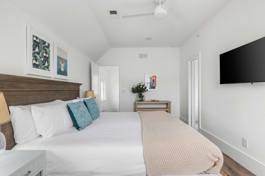 Bedroom 3: King Bed + TV 
