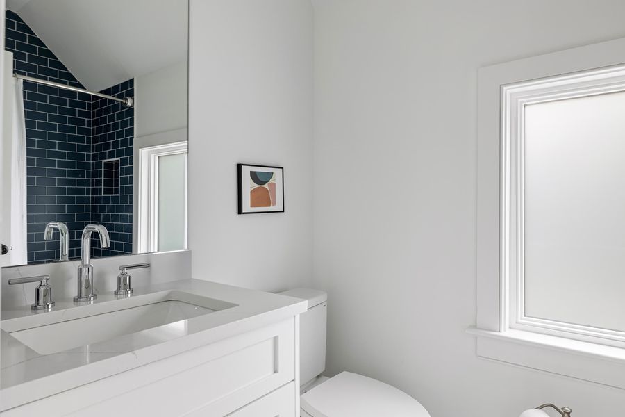 Bathroom 4: Walk-in Shower 
