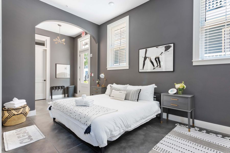 Spacious suite with a King Bed 
