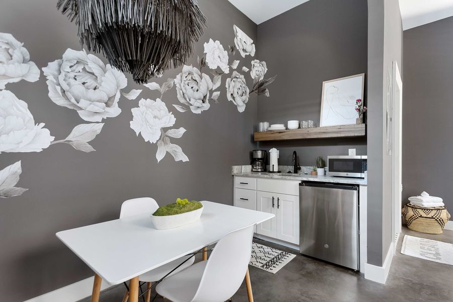 Dining area and kitchenette 