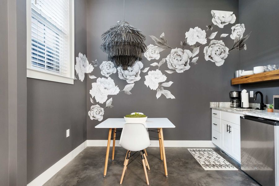 Dining area and kitchenette 