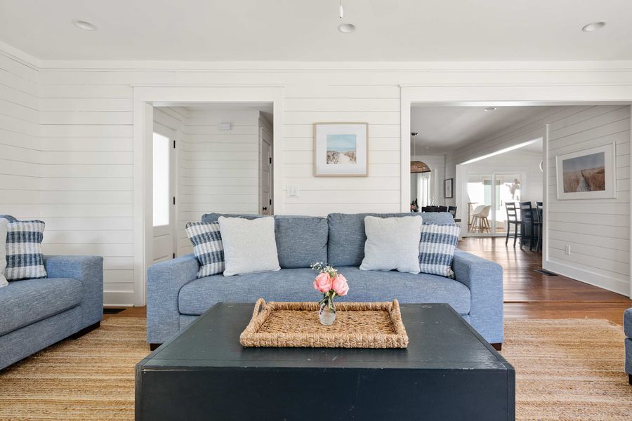 Spacious living room with plenty of seating for your group