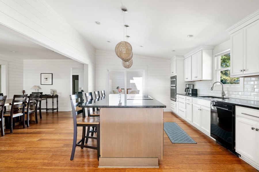 Fully equipped kitchen with island seating 